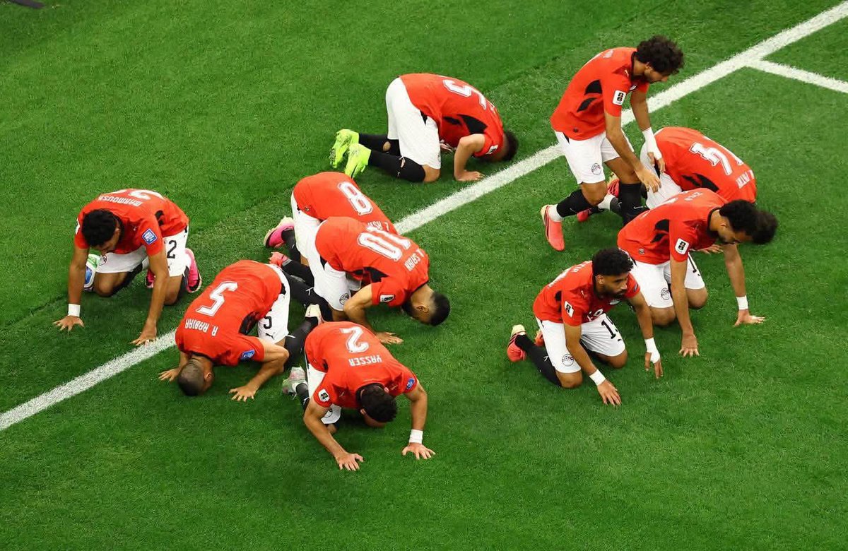 abwalfhd's tweet photo. #مبروك_مصر_مبروك_ام_الدنيا
المنتخب المصري يتأهل لدور 16 بعد فوزه على المنتخب الاسترالي بضربات الترجيح 
تحيا مصر https://t.co/Qod4JFJKCp