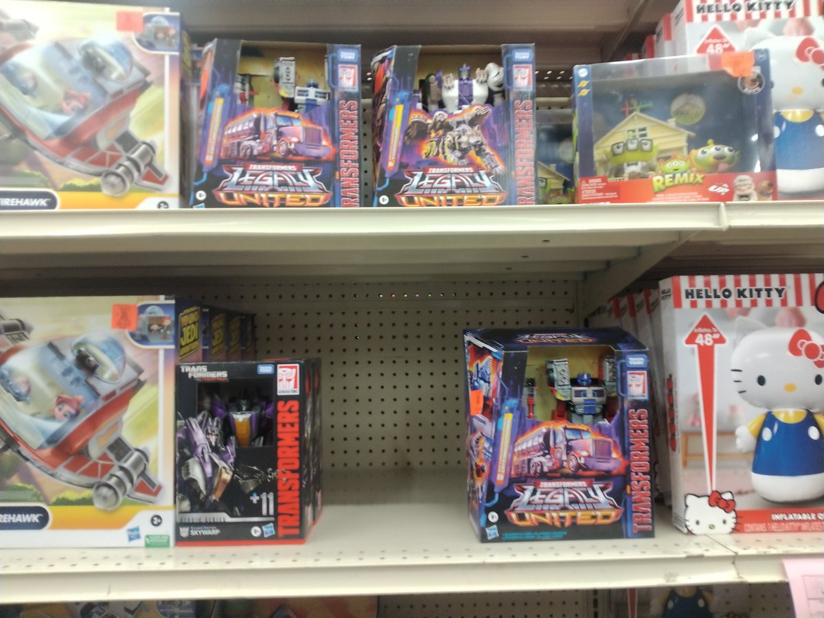 Fizzpatrick14's tweet photo. 'Confused delighted screaming' Leader G2 laser prime and tigerhawk for only 25 Megabucks each after 4th of July Ollie's sale! My folks got me prime I got tigerhawk. https://t.co/MXBLwoAhBf