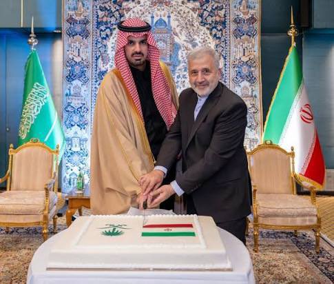 khalid_v12's tweet photo. في الأفراح وفي الأحزان 

معاً أبداً 🇮🇷🤍🇸🇦 https://t.co/VUMYARuI6i