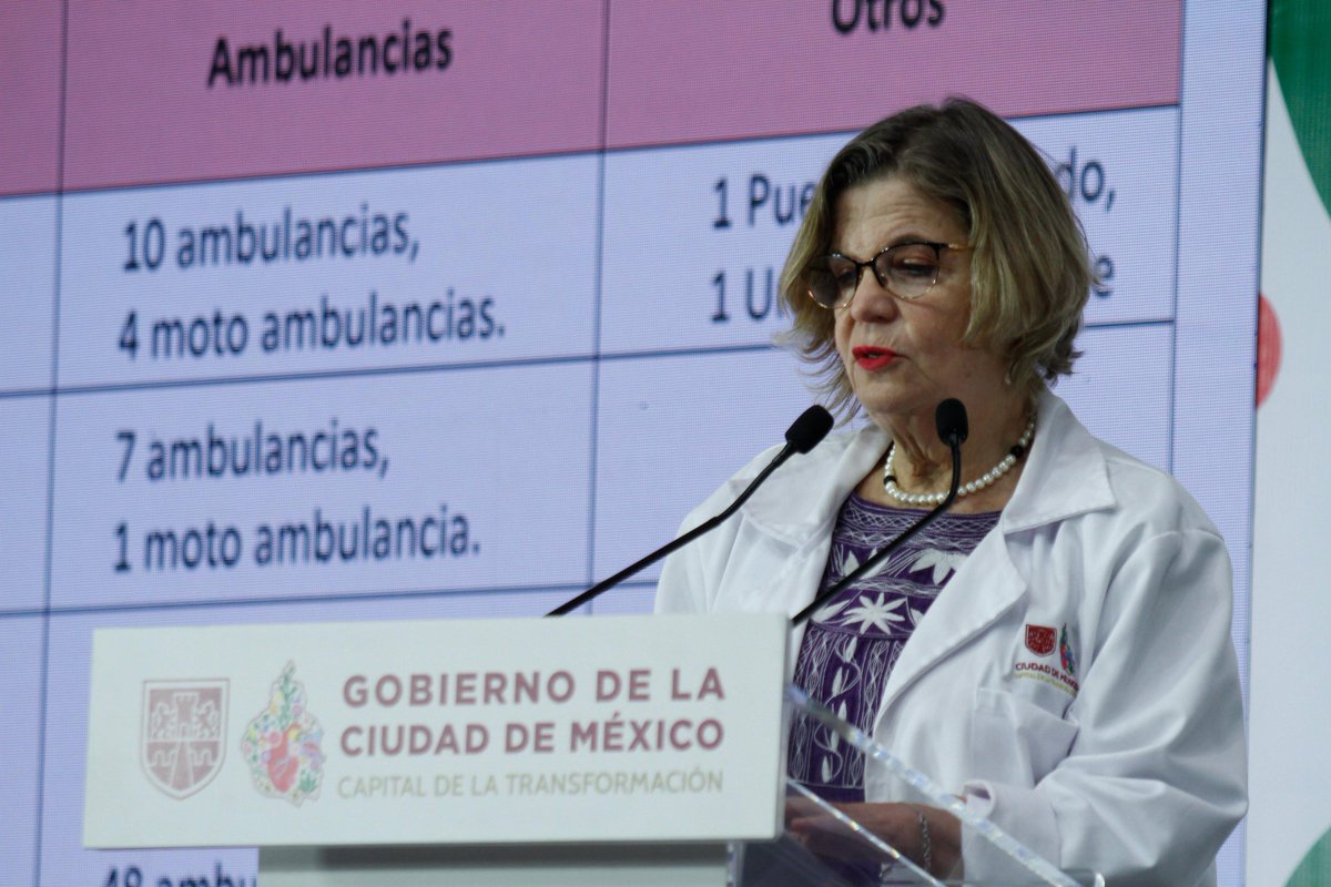 SSaludCdMx's tweet photo. Esta tarde, la Dra. @nadgasman, titular de la Secretaría de Salud, acompañó a la jefa de Gobierno de la Ciudad de México, @ClaraBrugadaM para detallar el Operativo del Sector Salud. Este plan interinstitucional (ERUM, CRUM, Cruz Roja, IMSS, ISSSTE, IMSS Bienestar y PEMEX) se enfoca en la prevención de riesgos y la atención médica oportuna durante el partido de México contra Inglaterra.

​El despliegue cubrirá tres puntos clave con personal de enfermería, médicos y paramédicos: la "Última milla" del Estadio (151 elementos y 10 ambulancias), el Zócalo (47 elementos y 7 ambulancias) y Paseo de la Reforma como punto de máxima concentración, donde se destinarán 599 especialistas, 48 ambulancias y puestos médicos avanzados.

​Con esta robusta coordinación,se busca garantizar que las y los asistentes cuenten con un entorno seguro y servicios de salud de respuesta inmediata ante cualquier emergencia.

​#SaludCDMX #CiudadDeLaTransformación