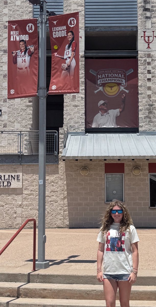 ReaCothran's tweet photo. Just passing through, but had to stop by. Seeing places like @TexasSoftball  just makes me want to work even harder. 🤘🥎 #DreamBig #catcherlife #hookem https://t.co/SUecLtuJbi