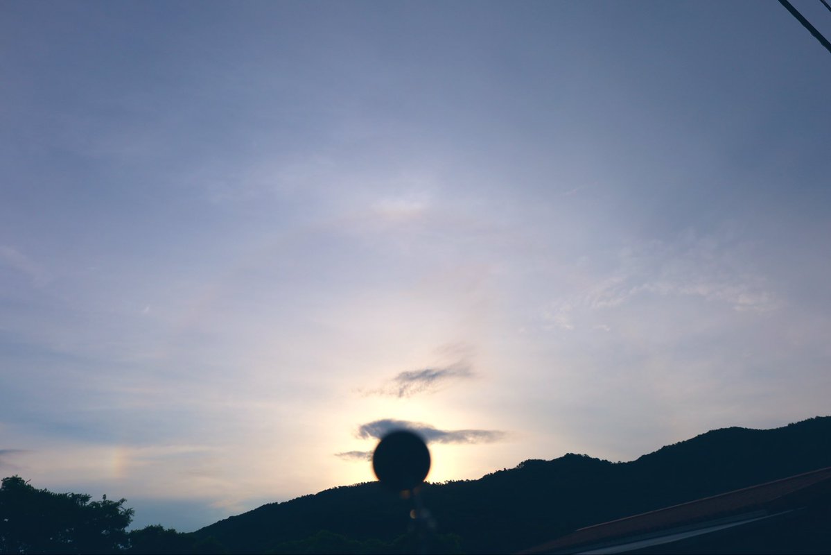 Minami0206S's tweet photo. ぼんやり #内暈 #左幻日 
#halo_jp 
@ 近畿地方 https://t.co/OZhDLaCN6F