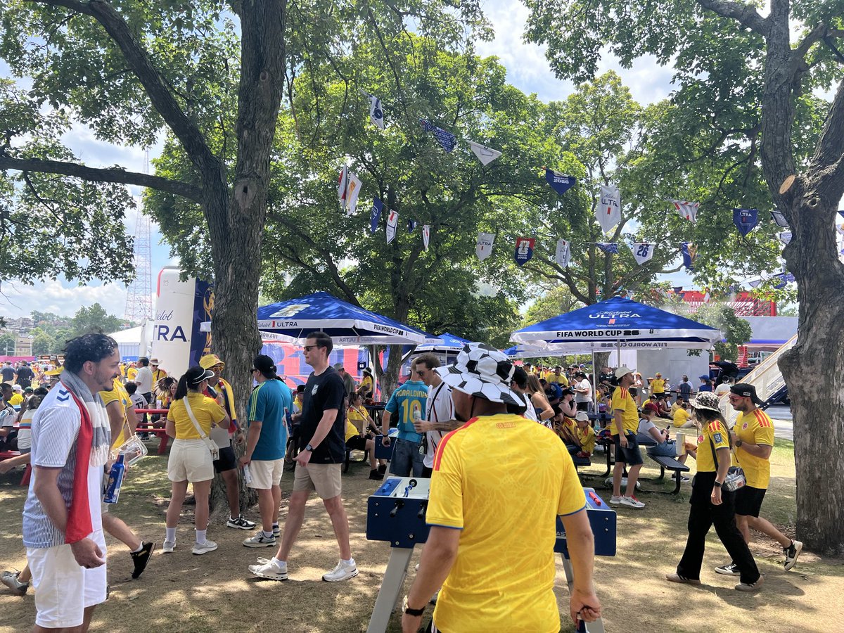 Patty4MO's tweet photo. Kicked off the holiday weekend at Fan Fest. ⚽️Fantastic turnout and enjoyed welcoming our international visitors. Cooled off at Union Station filled with soccer spirit &amp; local shops. #FIFAFanFestival #WeAreKansasCity #WeAre26 #FIFAWorldCup #SoccerCityUSA https://t.co/cVQltGlenf