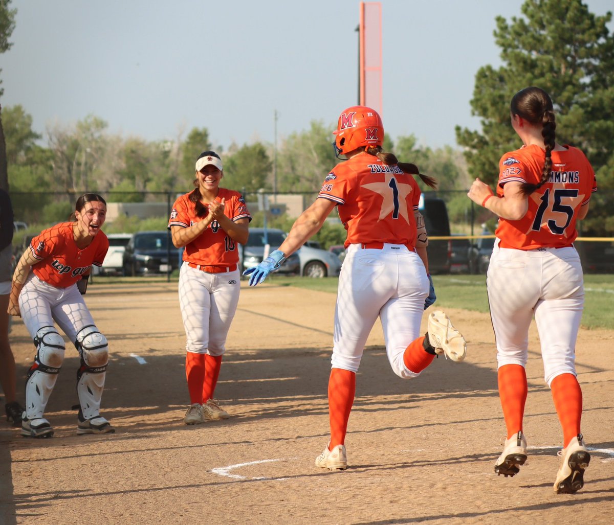 TGA_Turner's tweet photo. ⚡️B1| #1 @MiamiOH_SB signee @Brooke_Zu creates #ChaosOnTheBasepaths with a runner on 2nd, Zu bunts to score Bryli and gets to 3rd... then steals home! ⚡️

Power Surge Walling 18u 2
Vs.
Top Gun National 18u 4

@mandygardner24 @livforshey @s_rand34 https://t.co/eqiOn3wbMB