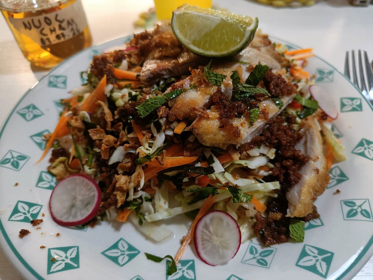 HilpoJuhana's tweet photo. Lunch
Vietnamese Chicken Salad
Ingredients: cabbage, red onion, carrot, cucumber, bell pepper, radish, mint, cilantro, crispy fried onions, crispy duck skin crumbs, nuoc cham dressing, grilled chicken thigh, and a lime wedge.
1/6
#ChickenSalad #NuocCham #vietnamesecuisine https://t.co/0sSpAErPPK
