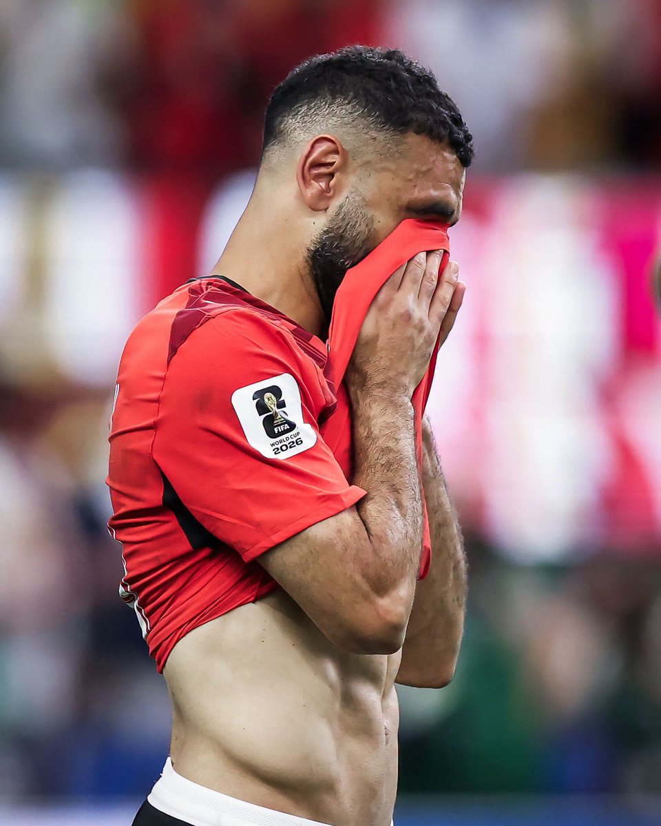tou___ta's tweet photo. دموعك غالية علينا يا صلاح يا أعظم لاعيب في تاريخ مصر والعرب وافريقيا ❤️
بنحبك يا صلاح ... حفظ الله الملك محمد صلاح 👑
أسطورة حية 💪 بها نفتخر ✊️ https://t.co/9kVaWYATql