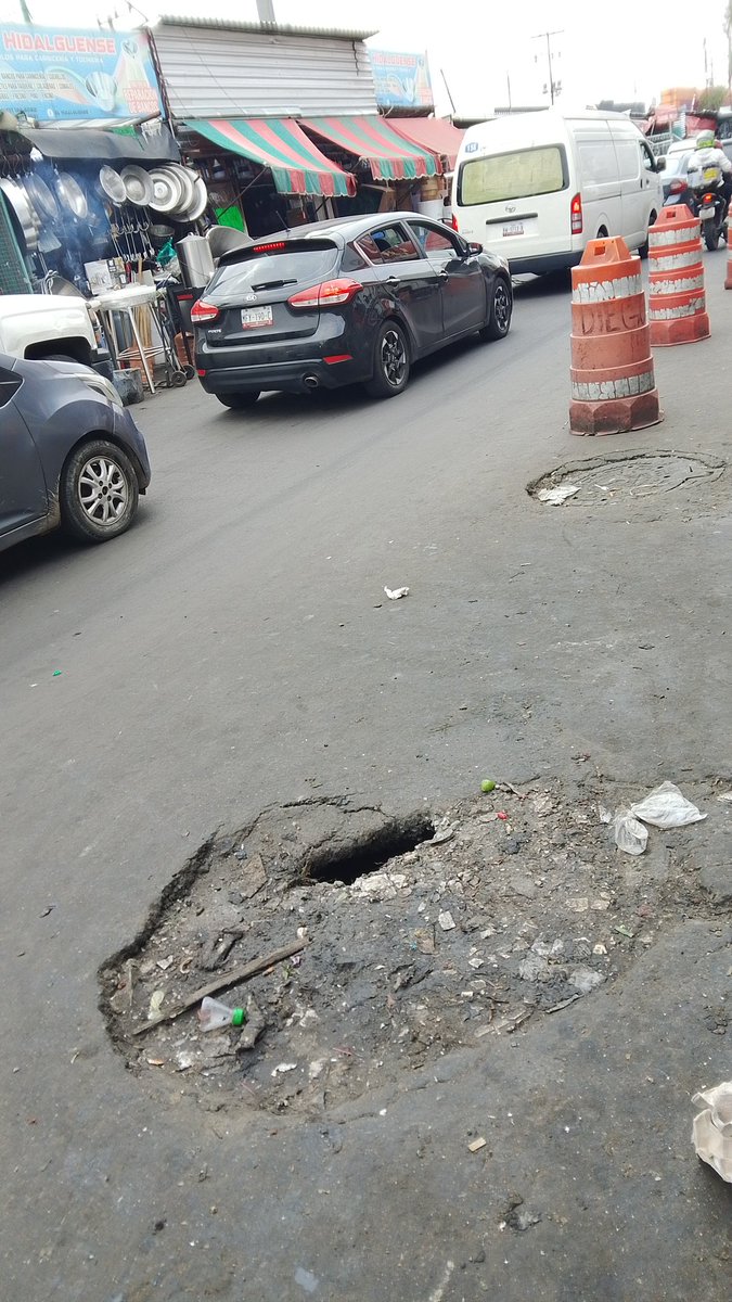 katnatek0pm's tweet photo. @Adolfo_Cerqueda @GobNeza @miseleccionmx Bache cerca de coladera con tuberia rota. Esta ocasionando SOCABON . Se puede ver que casi alcanza el metro de profundidad, y un radio aproximado de 2 metros. URGE SI ATENCION. CALLE 7 ENTRE TEXCOCO Y GUADALUPE VICTORIA. SAN JUAN PANTITLAN. https://t.co/jCthFT1bCc