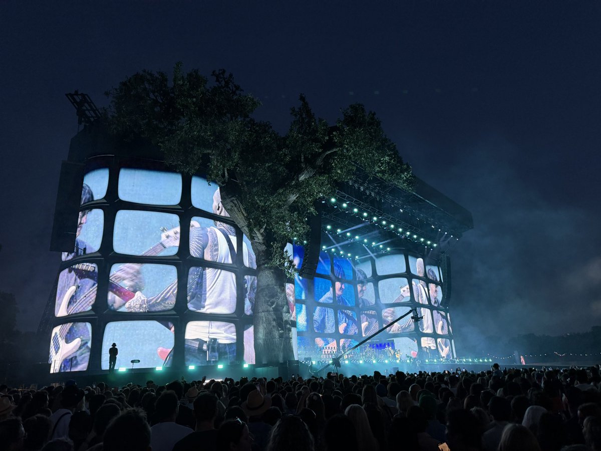 CB_London1's tweet photo. @maroon5 @BSTHydePark https://t.co/OD3EBXSyty