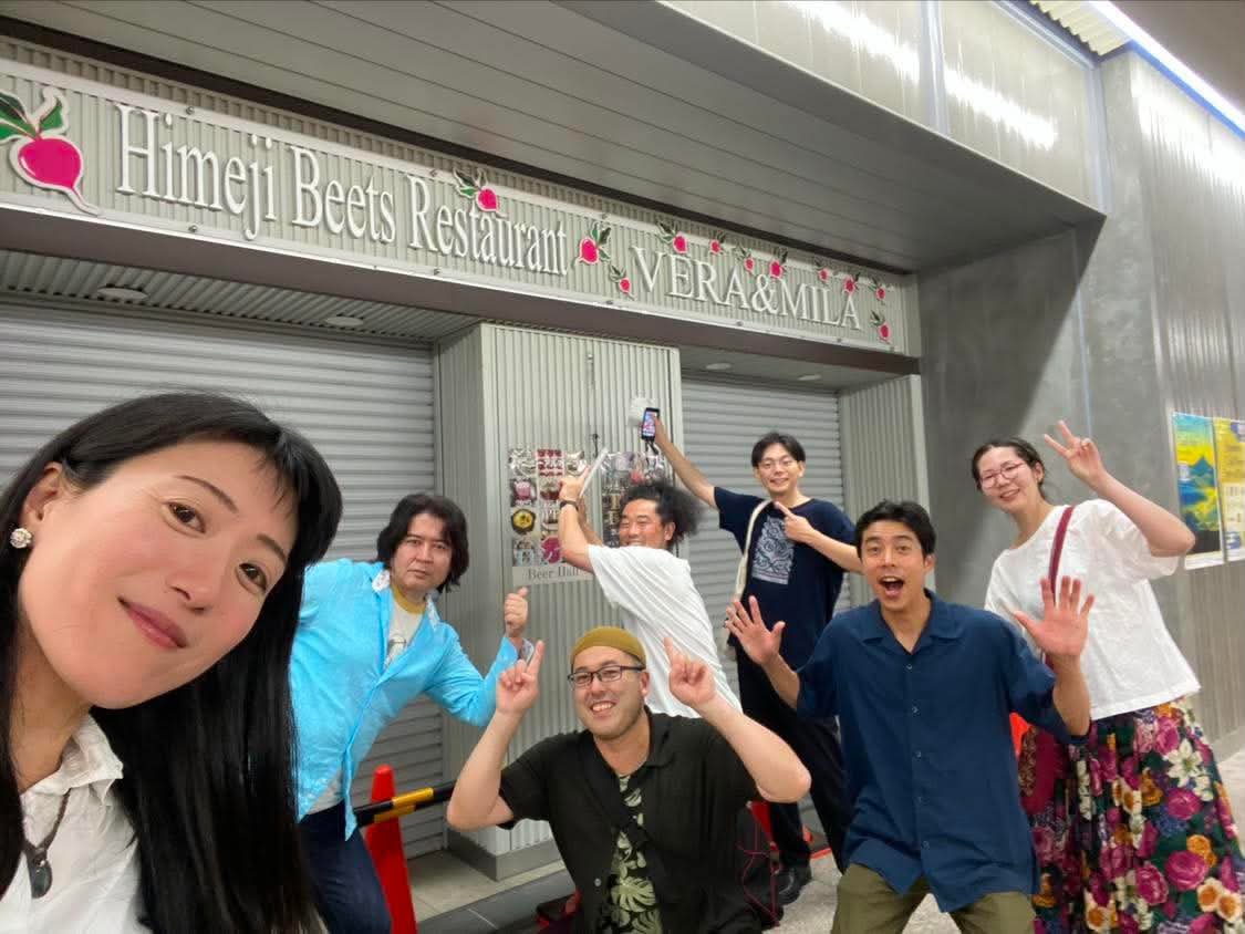 hiroorohi's tweet photo. 我々を待っていたかのように姫路駅に明日オープンの東欧レストランを発見し、恐らくこの街で1番喜んでいる団体。 https://t.co/0uojFiTW7R