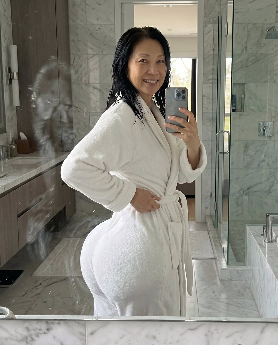 Merit2sMerit's tweet photo. I love older men taking bath with me 💦🩷💋💋💋 https://t.co/jiSPl8vVIF
