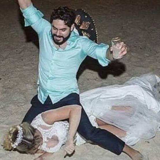 ysprettysad's tweet photo. e quando a taylor postar fotos exatamente assim com o travis e pegar 40M de likes https://t.co/4vH40ECsGO