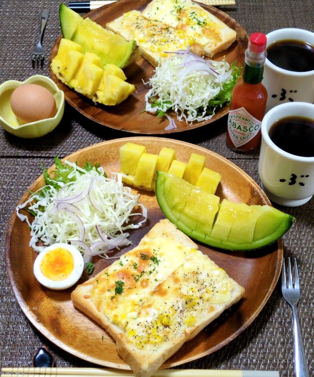 Ryo35205241's tweet photo. おはようございます☔
今日の朝ごパンです🍞

🌼2種のトースト(タルタルチーズトースト、マヨコーンチーズトースト)
🌼サラダ🥗
🌼ゆで卵🥚
🌼パイナップルとメロン🍍🍈
🌼コーヒー☕️

タルタルにゆで卵を半分使ったので、残りは私が食べました😋

今日もよろしくお願いします(❁ᴗ͈ˬᴗ͈) https://t.co/c8BIRoOteU