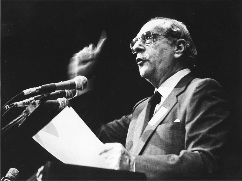 ifloressenador's tweet photo. En su natalicio 107 gratitud infinita por su testimonio incomparable de "buena y justa política", con principios y convicciones firmes pero siempre disponible a escuchar. Una amistad que sin duda atesoro y cuyos recuerdos permanecen. Cuánta falta nos hace!  #GabrielValdés https://t.co/UCSlTOqmlH
