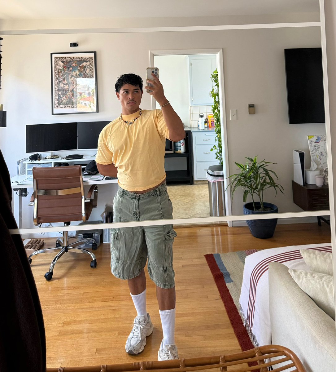 Neensandtingz's tweet photo. i actually wear clothes. https://t.co/WNKgoQBV8f