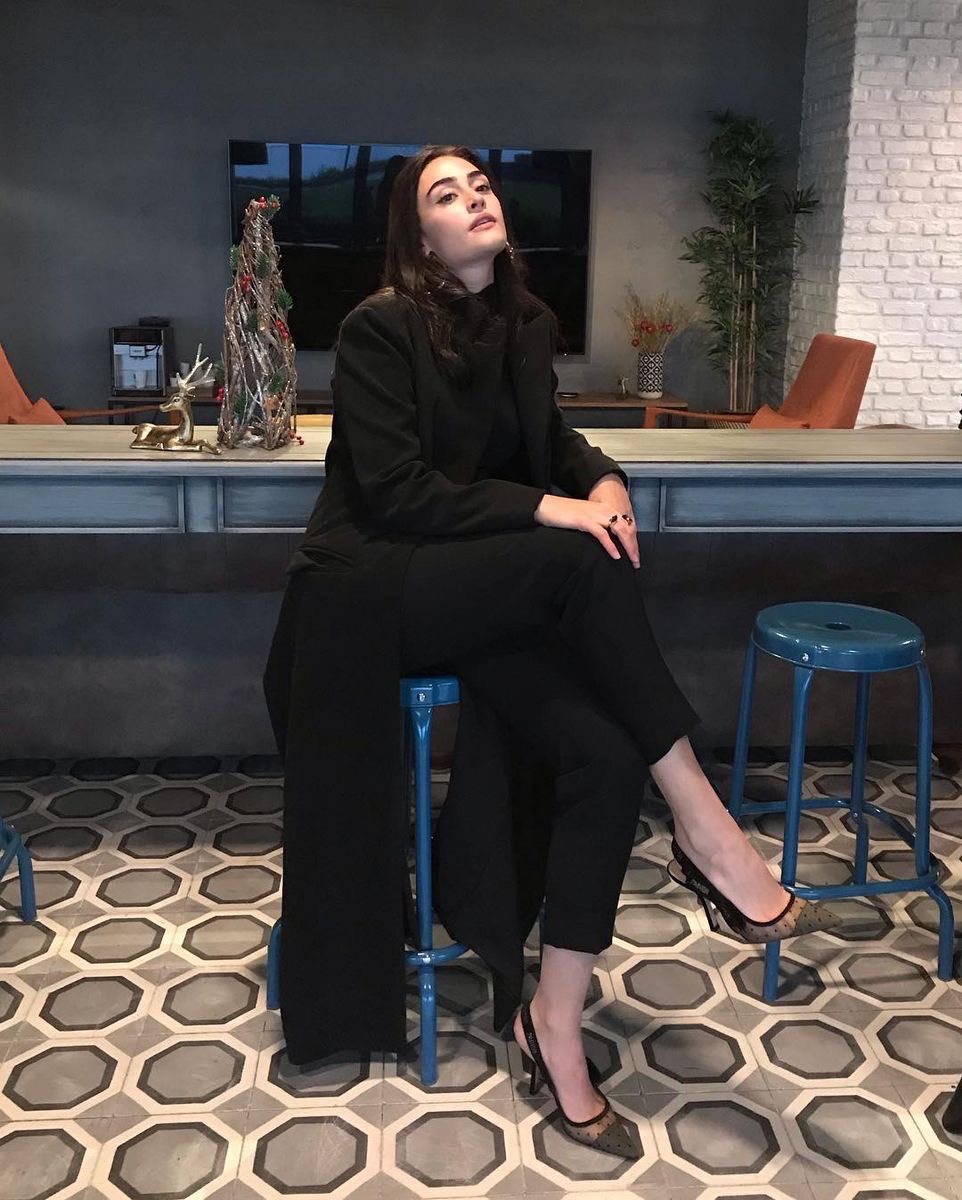 iDeniz_e's tweet photo. Esra Bilgiç 🖤 https://t.co/KuOgi8BQt2