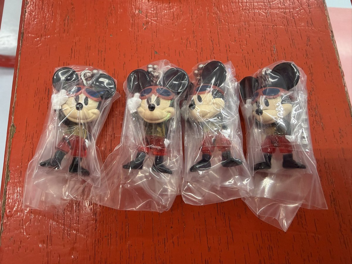 _a_0914's tweet photo. 【交換】ディズニー キャラクター マスコットチャーム サマー SUMMER

譲：ミッキー 4

求：ミニー ドナルド デイジー 各1  又は定価＋送料

郵送又は埼北手渡し
まとめての方優先
外出中の為IDは後ほどお送りします

お気軽にお声掛けおまちしております🎵 https://t.co/ux39AcspR4