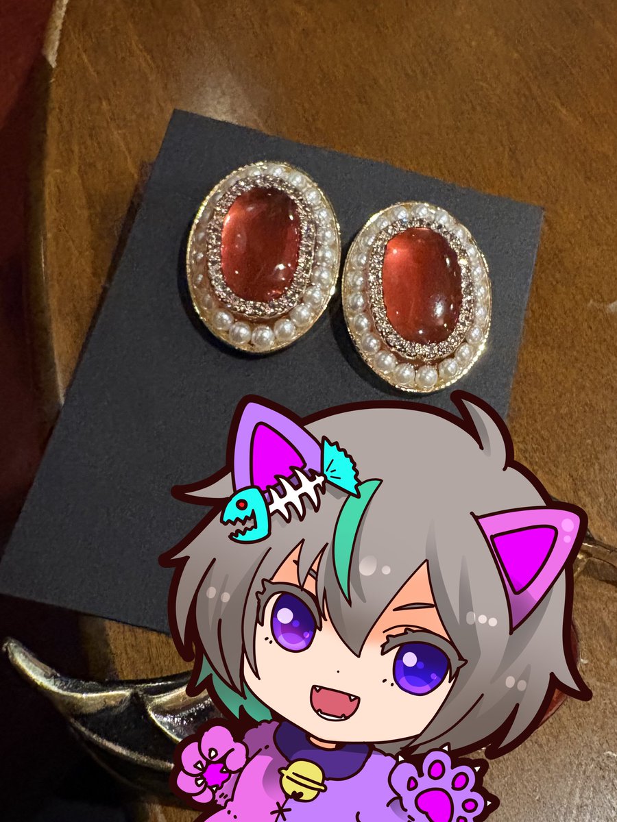neigefleur333's tweet photo. #ななしのがっこう
改めて、こちらピアスは正式採用になりましたー！
あとらすさんありがとう☀️

稽古場着けて行ったら、大絶賛だった✨️
綺麗だよね。
素敵な作品ありがとう！
大切に使います！ https://t.co/IR3sV333Ne