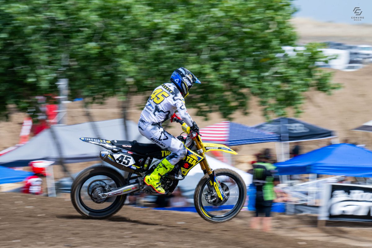 MakitaTools's tweet photo. Get on out to see @_coltnichols and his team from @pmg.racing as they hit the dirt at @redbudmx in Michigan this weekend! Makita tools keep their bikes in top performance!
#makita #makitatools #makitausa #pmgracing #coltnichols
#mx #moto #motocross #dirtbikes https://t.co/RH8Jyfp8oy