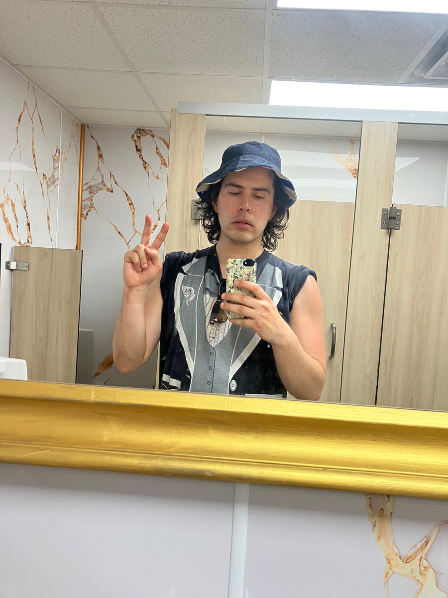 2fast4yall2001's tweet photo. Fridayyyyyyyyyyy, making the most of ittttt https://t.co/bxMQ80l6Yq