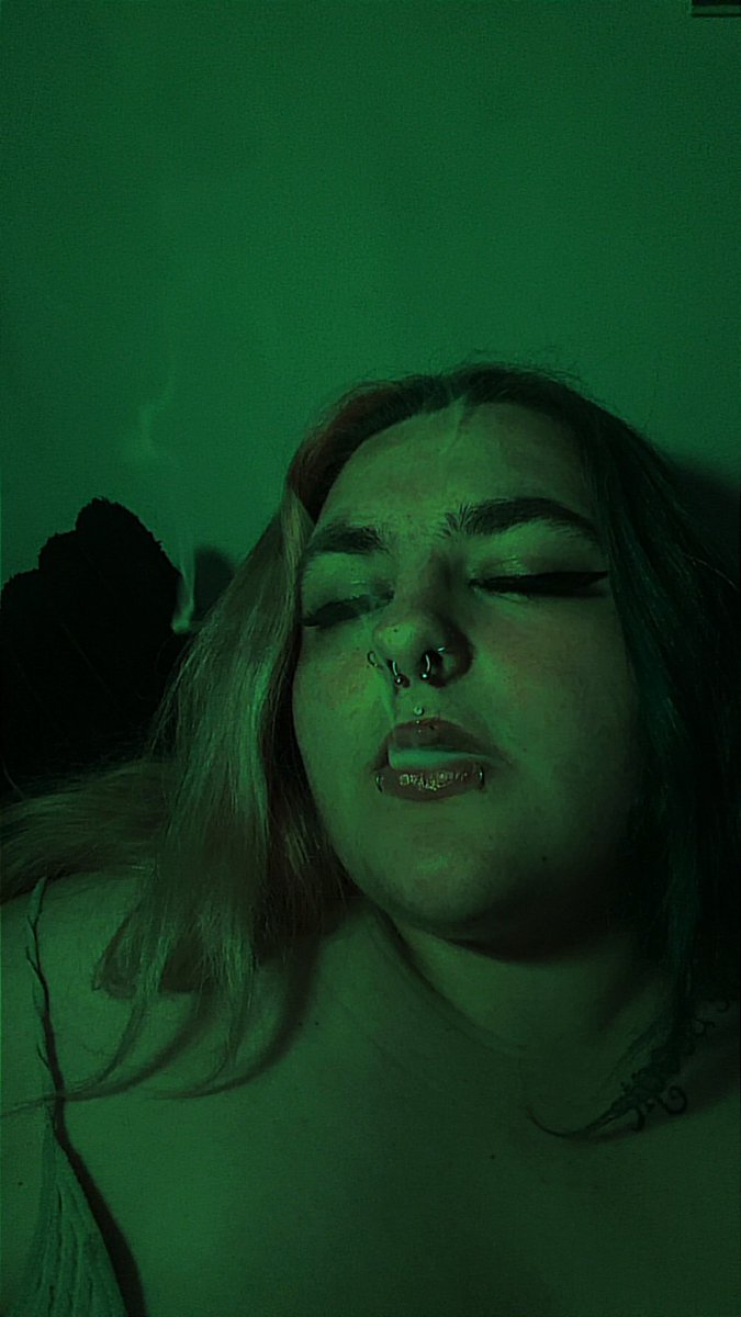 pumpkinqueen210's tweet photo. 🍃🥰so intoxicating 😘😵‍💫

#weed #hotwife #snowbunny #nsfw #intox #intoxkink #qos #rapekink #somno https://t.co/5BCHyl9e25