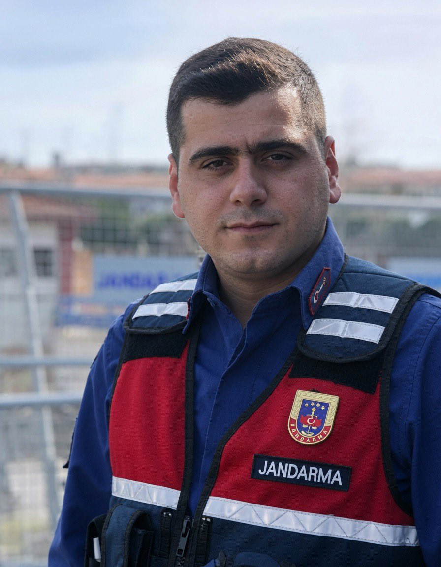 nurullahakca18's tweet photo. ⚫️Jandarma #UzmanÇavuş Mustafa #BAŞER geçirdiği Kalp Krizi Sonucu Yaşamını Yitirdi.
⚫️Afyonkarahisar"da toprağa verildi.

Aziz Ruhun Şad Olsun komutanım..
Vatan sağolsun🇹🇷

Bu vatan size minnettar..
Aziz Milletimize ve Türk Silahlı Kuvvetlerimize başsağlığı diliyorum🇹🇷 https://t.co/0ppp4ICRNm