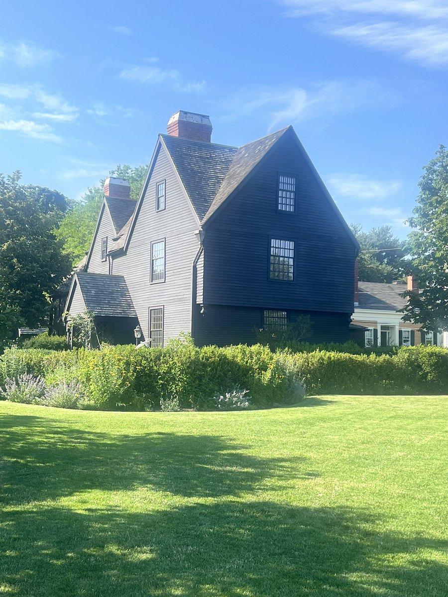 BarNoneMark's tweet photo. Salem, best known for its witch trials, is a quaint, eclectic, friendly city. Guess it might not have been so friendly in the 1600s but that was the Puritans fault! https://t.co/F2jd2M8y92