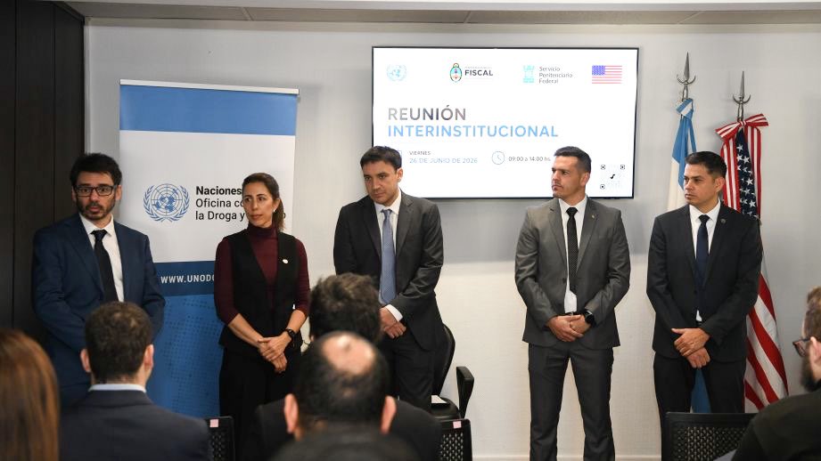 UNODCROCOL's tweet photo. #Argentina 🇦🇷 | Junto a @FiscalesGobAr #PROCELAC #UFECO impulsamos mesa interinstitucional para fortalecer las investigaciones de la criminalidad organizada en contextos de encierro y los circuitos económicos que permiten sostener su funcionamiento 🧵 https://t.co/HvkHtDjyBe