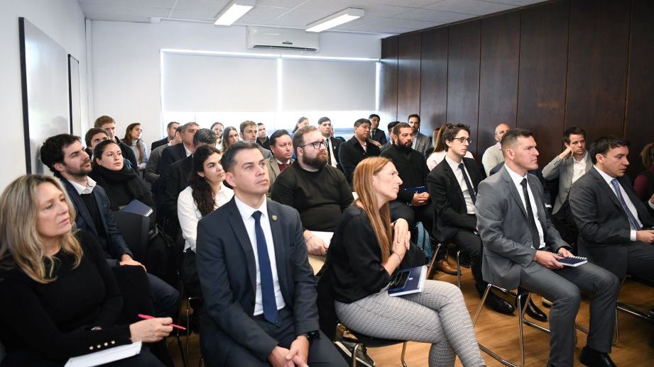 UNODCROCOL's tweet photo. #Argentina 🇦🇷 | Junto a @FiscalesGobAr #PROCELAC #UFECO impulsamos mesa interinstitucional para fortalecer las investigaciones de la criminalidad organizada en contextos de encierro y los circuitos económicos que permiten sostener su funcionamiento 🧵 https://t.co/HvkHtDjyBe