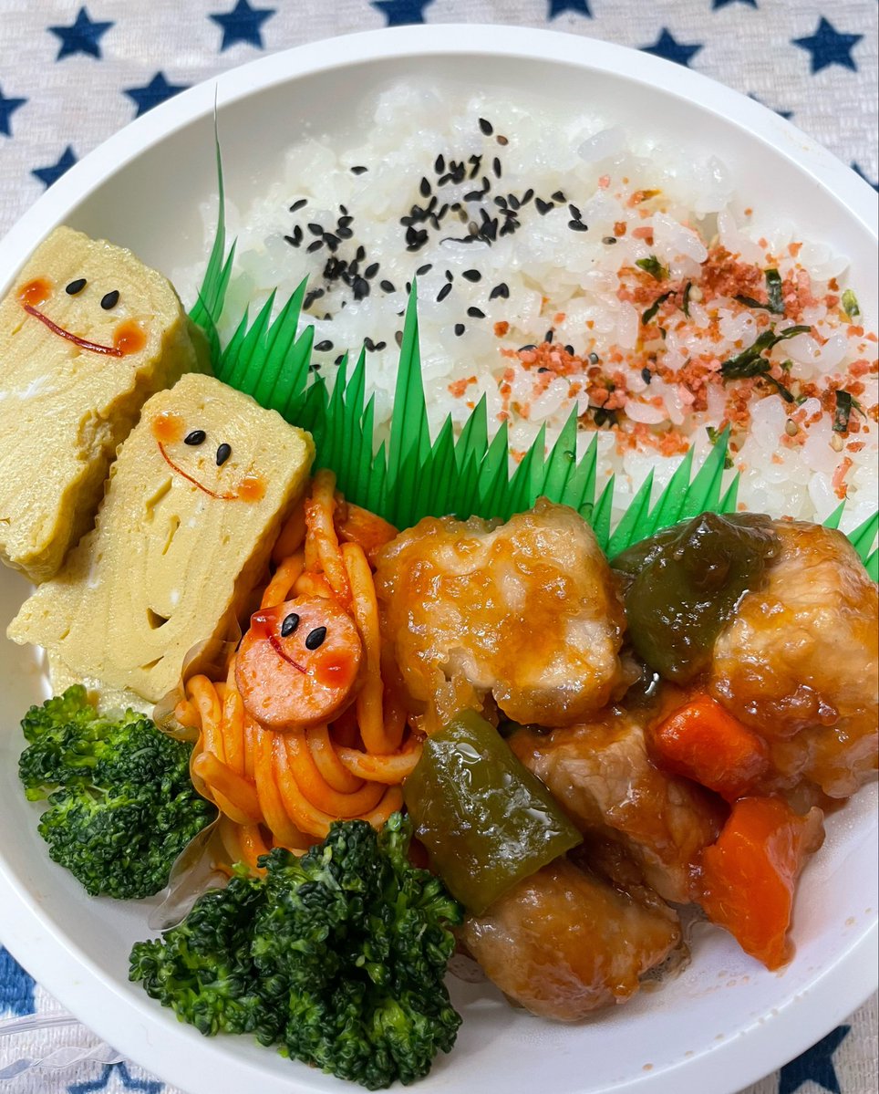 E1S8's tweet photo. 今日のお弁当🍱
6人分💪

次男、試合頑張れ‼️

#お弁当
#高校生弁当
#部活弁当
#プチキャラ弁 https://t.co/H9iY6qC0wL