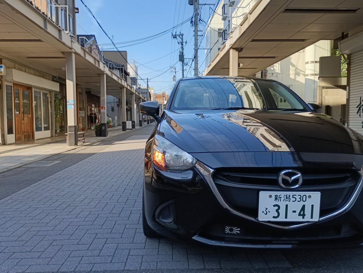 masakazu3141ni1's tweet photo. 困っていたお婆さんを親切にしたら
店の前に黒塗りの大衆車が
#デミオ
#15MB https://t.co/8q7W0sHhfb