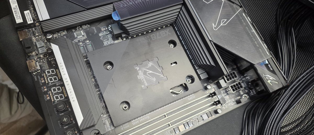 laurentschoice's tweet photo. The INFINITY has landed.
#techleaks #technews #Gigabyte #aorus #trouble https://t.co/CiUNnkdUsi