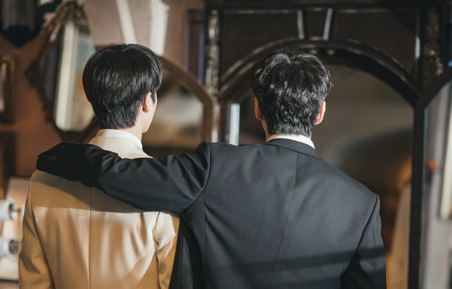 whcb97's tweet photo. LIKE HELLO...... this is either about to end up as a fantastic bl (unlikely) or the biggest queerbait in all of korean cinema (sadly what's probably gonna happen) https://t.co/uKScyubooH