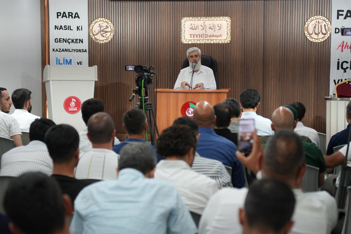 alparslankuytul's tweet photo. Alparslan Kuytul Hocaefendi'nin her hafta düzenli olarak yaptığı tefsir dersi bu hafta Elazığ'da halkın yoğun katılımı ile gerçekleştirildi.

MürselatSuresi TefsirDersi
#AlparslanHocaylaTefsirDersi https://t.co/c4ZkhPDXNI