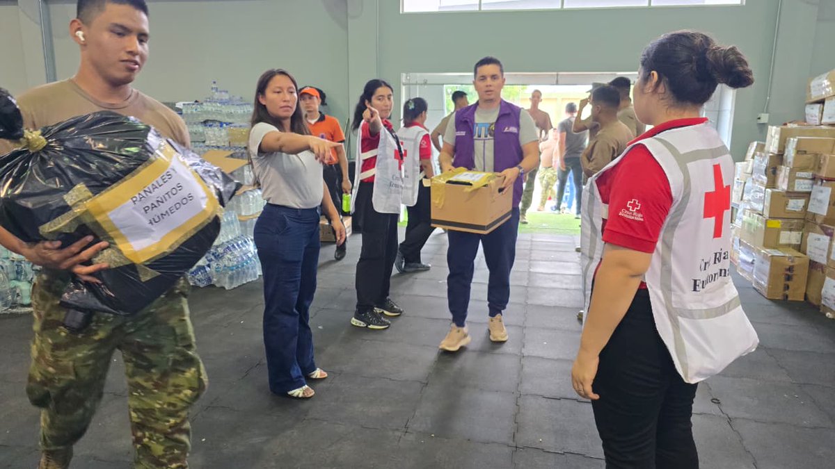 EducacionZ4_Ec's tweet photo. Como @EducacionZ4_Ec nos solidarizamos con el pueblo de Venezuela y nos sumamos a la entrega de ayuda humanitaria destinada a las familias afectadas por los terremotos.
En los momentos más difíciles, la solidaridad y el trabajo conjunto son fundamentales para llevar esperanza. 🤝 https://t.co/uoNOv98TLv