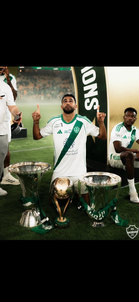 ERLT0's tweet photo. " لا يخسر جيشٌ يتقدمه رياض محرز "
شكرا يا اسطورة 💚🤍 https://t.co/UExF5LGzmy