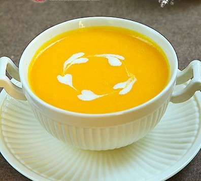 DGTorino's tweet photo. Spooky-season feast alert! Our Halloween special: creamy pumpkin soup + crispy fried cheese bats  Limited slots – book now! https://t.co/A2LOD7evql