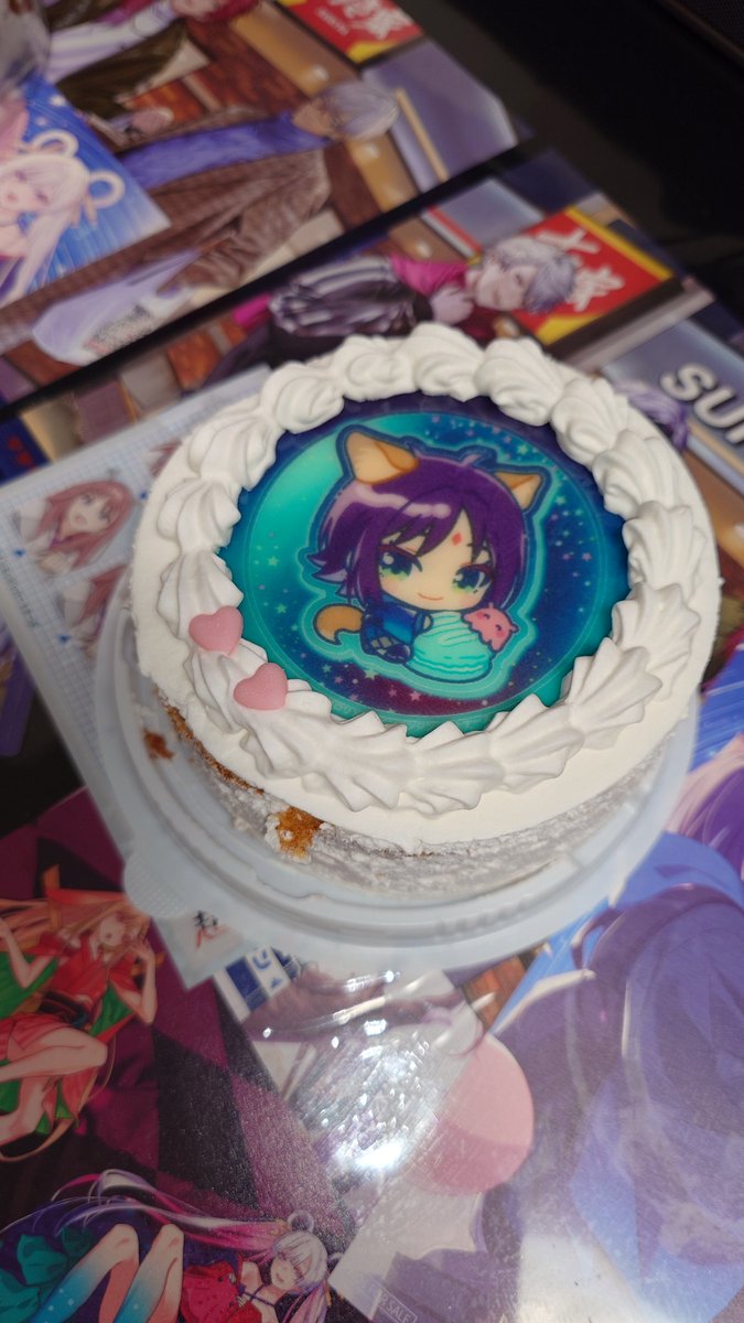 Misumi32's tweet photo. 彩葉ケーキ！
こういうキャラ物のケーキって切る時忍びないよね https://t.co/DR5uxDVdtO