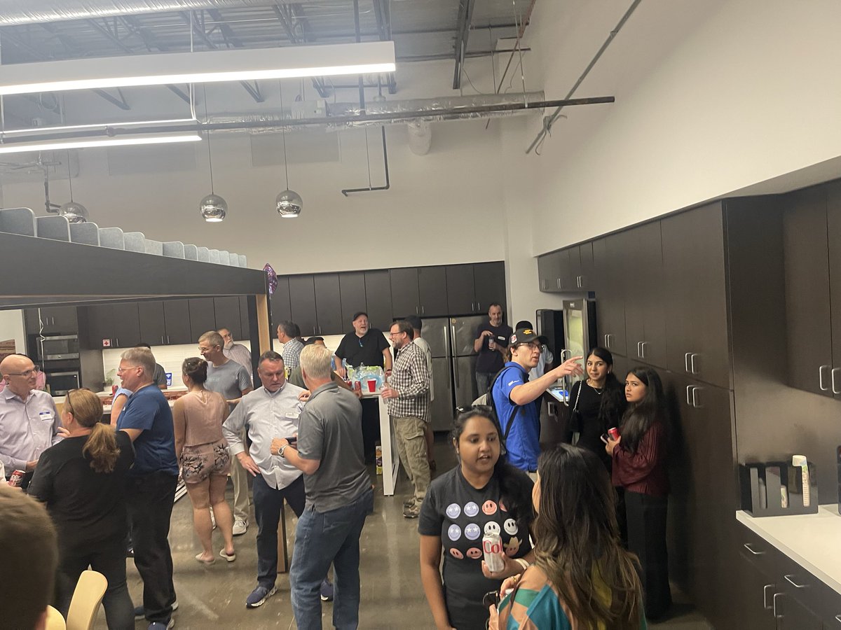 LaRoseDigital's tweet photo. 1) Another Amazing MetaMask Builders Night Dallas Texas Edition 🤠 with 70+ attendees! https://t.co/CoK7LFRsX4