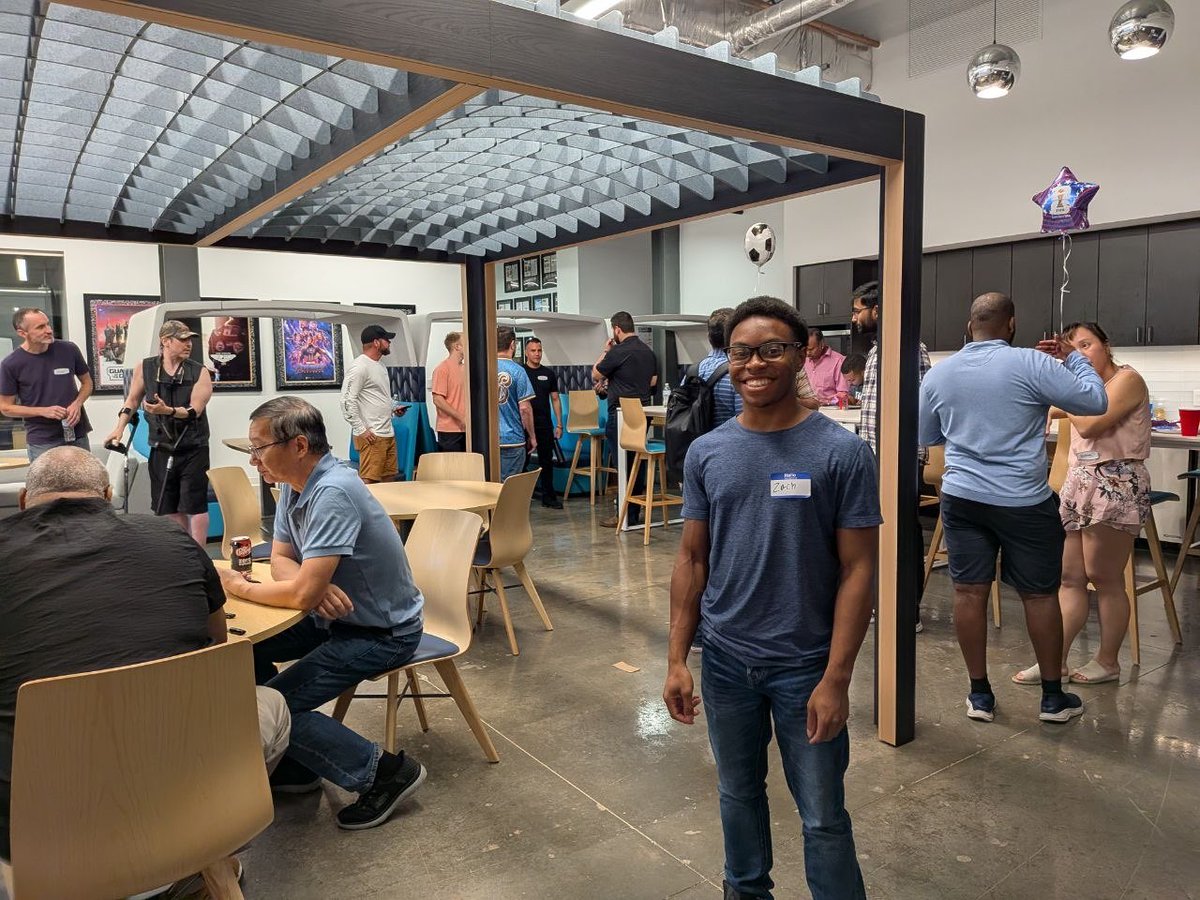 LaRoseDigital's tweet photo. 3) We had folks like @ZachAccelerated who attended to connect with technology, financial, &amp; entrepreneurial professionals. https://t.co/Zsgt5v79k2