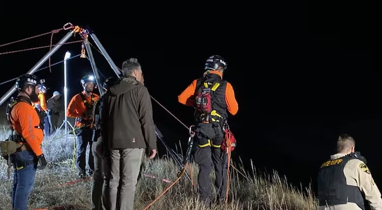 OrbitalOddity's tweet photo. ⚠️UPDATE⚠️
Search and Rescue personnel have been dispatched to areas affected by recent Bioseismic activity. If you are trapped, please remain where you are. https://t.co/47rdwm0imh