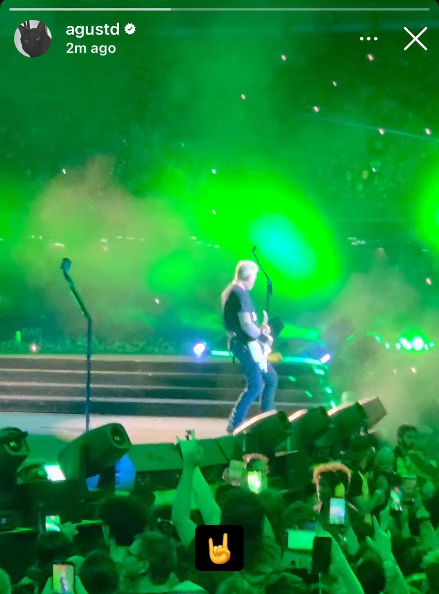 gwrtmwfi's tweet photo. the possibility of yoongi seeing mcr when theyre both in london is getting more real and im scared bc wdym he’s at a metallica concert rn. https://t.co/fqOZ8L0BiS