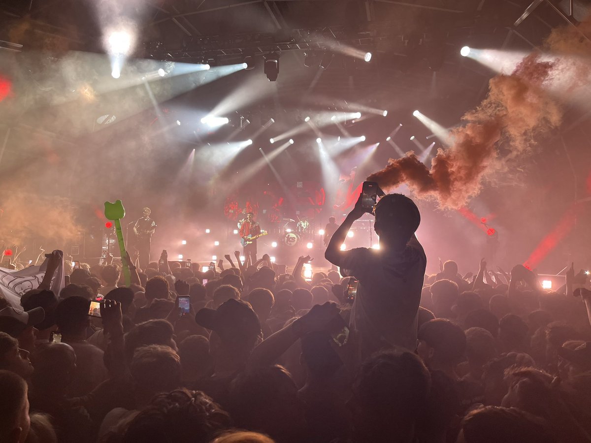 baggie_ade's tweet photo. The Ks at Castlefield Bowl in Manchester =>

Best gig I’ve seen from them. Over 90 minutes and no filler.

Great to see 9,000 people singing along 

Support from Dea Matrona and Fletchr Fletchr https://t.co/Rjgav9qJ70