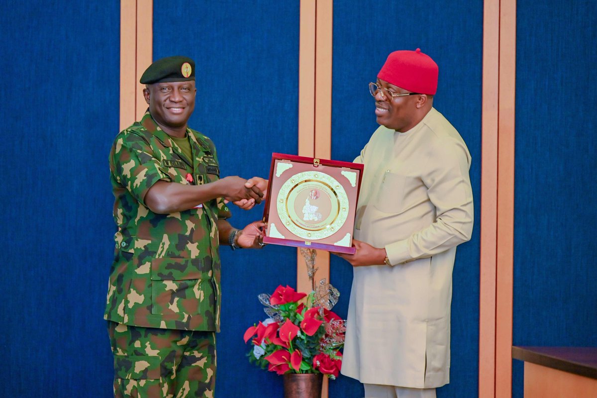 SimFubaraKSC's tweet photo. Today, I received the Chief of Army Staff, Lt. Gen. Waidi Shaibu and his entourage on a courtesy visit. We are pleased that the Nigerian Army decided to celebrate its anniversary in our State which reaffirms the fact that our State is safe and secure.

We used the visit to assure the Nigerian Army of our consistent support as they have assisted in improving revenue generation for our dear country by reducing pipeline vandalism and oil bunkering.