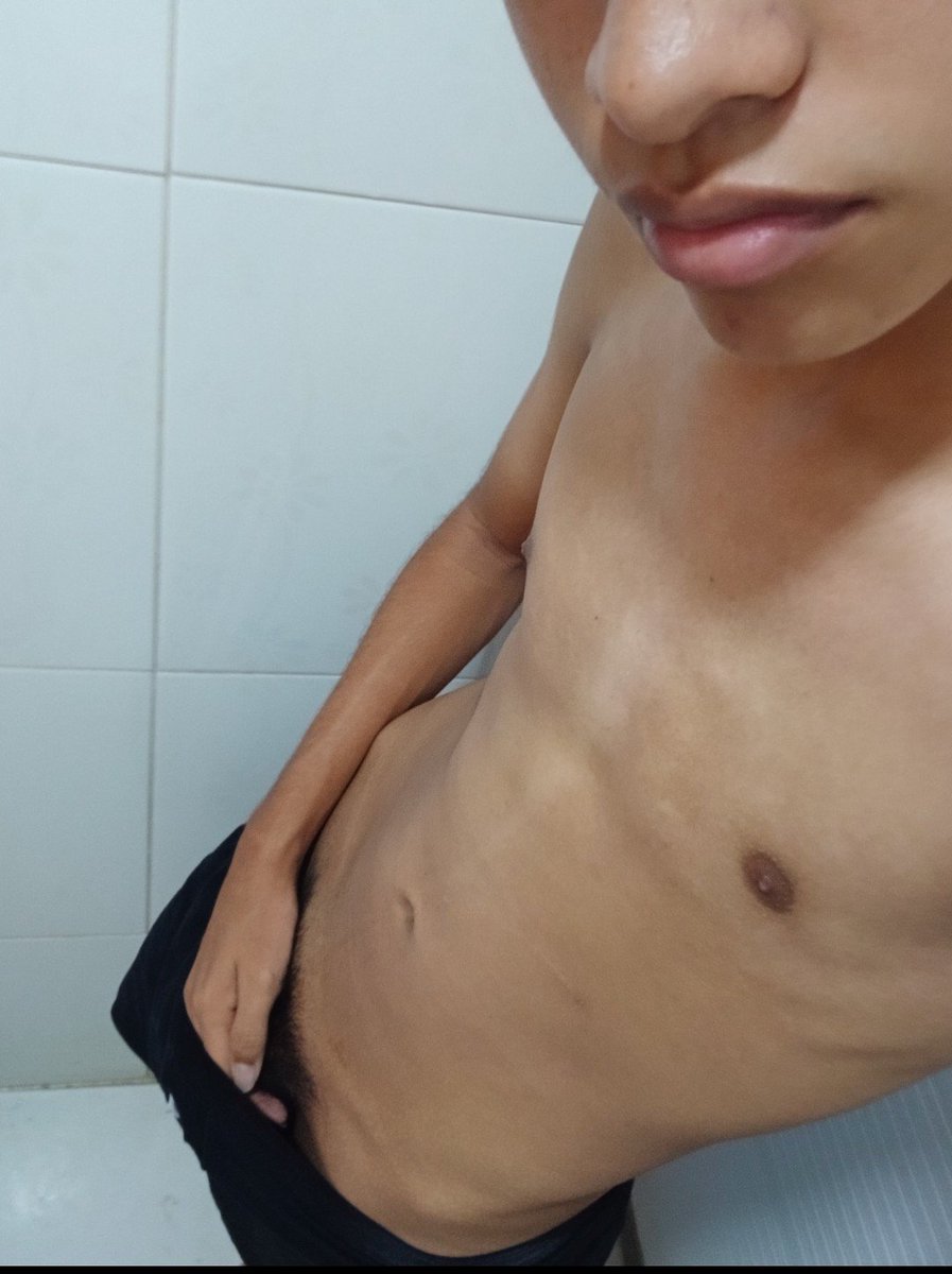 AAwfe900's tweet photo. Whoever guesses the length of my cock will get a video of me jerking 🍆off. https://t.co/1U34QsUPwO