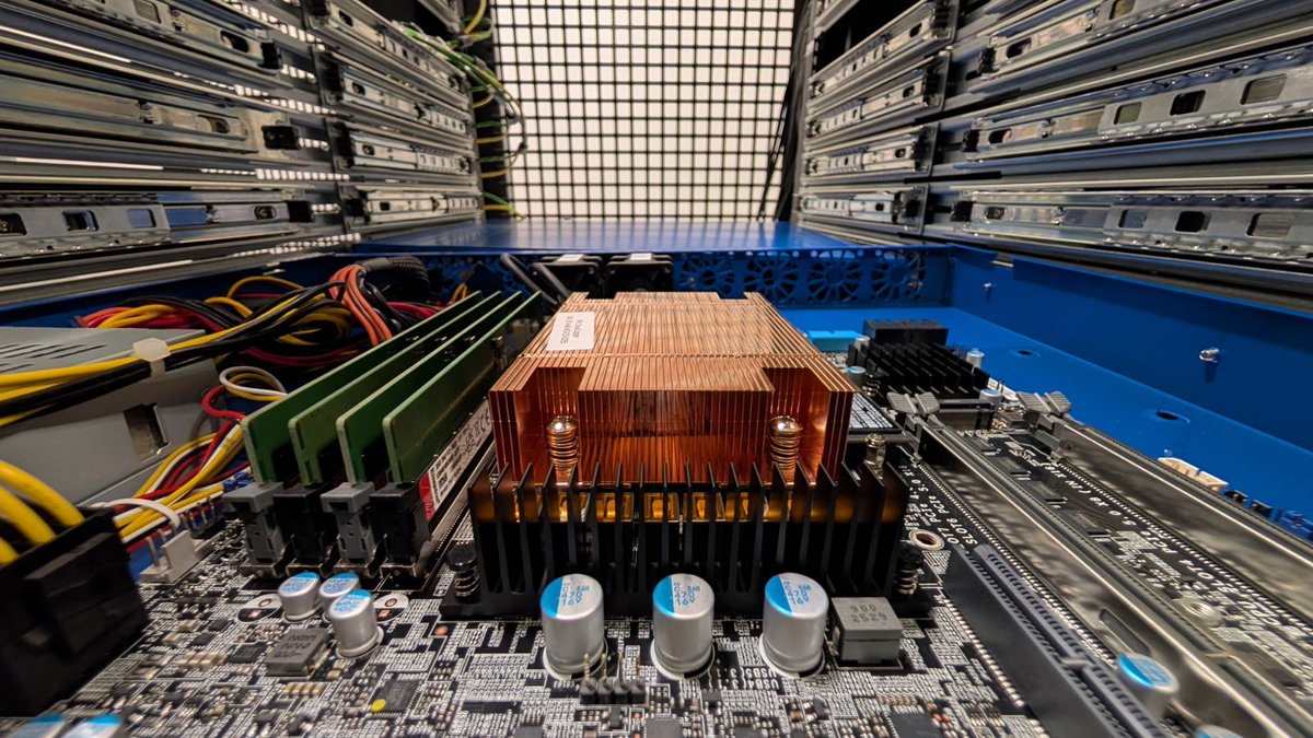 ReliableSite's tweet photo. What would you add to this EPYC 4545P?

✓ 256GB RAM
✓ RTX GPU
✓ 10 Gbps Port
✓ Extra Storage https://t.co/CZd2JUJB4Z