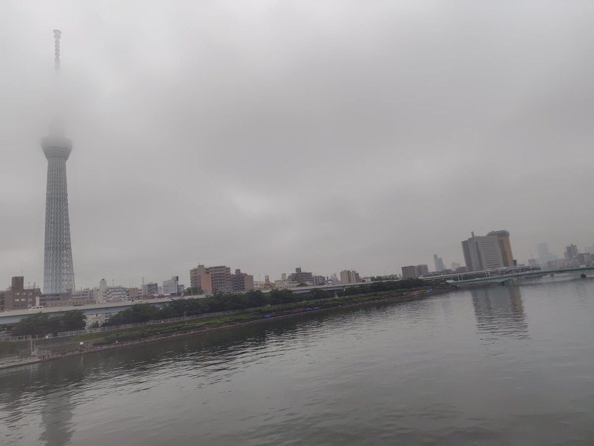 malce0000's tweet photo. 2026.07.04
桜橋から見た東京スカイツリー
隅田川沿いの遊歩道に交通規制の柵が作られつつあって、花火大会が近づいてる感じがしてきた（別に柵の写真はない） https://t.co/4LGlq4CRHF