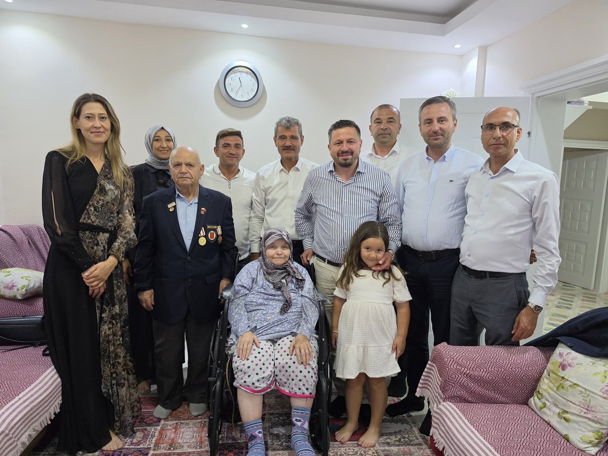 ma_balikesir's tweet photo. 📍Bigadiç &amp; Kadıköy
Kıbrıs Gazimiz İrfan Bingül eşi Ayşe Bingül ve yanına gelmeye söz verdiğimiz tatlı torunları Ayşe Hüma kızımıza ziyarette bulunarak gönül gönüle verdik, hayır dualarını aldık. Misafirperverlikleri için kendilerine teşekkür ediyoruz. https://t.co/CpIpf5lh1z