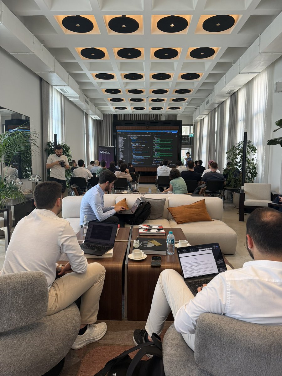 Ezgi tweet media