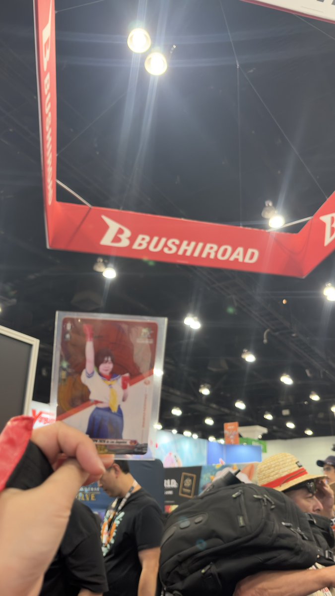 ruis0119's tweet photo. おはるいす〜☀️
ブシロードの大張さん(@TAKAMIOHBARI )のポストで気がついて
#AnimeExpo #BUSHIROAD のブースに✌️

何と大張さんと初対面できてしまった🙌 https://t.co/yfgQo7OwDI