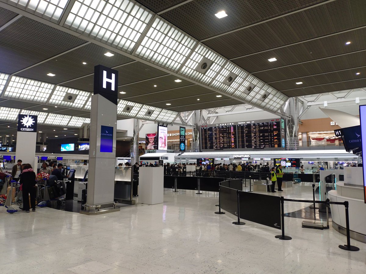 ecstasyfencer's tweet photo. 成田空港からおはようございます。海外には行かないです。 https://t.co/FRuE6asOBd